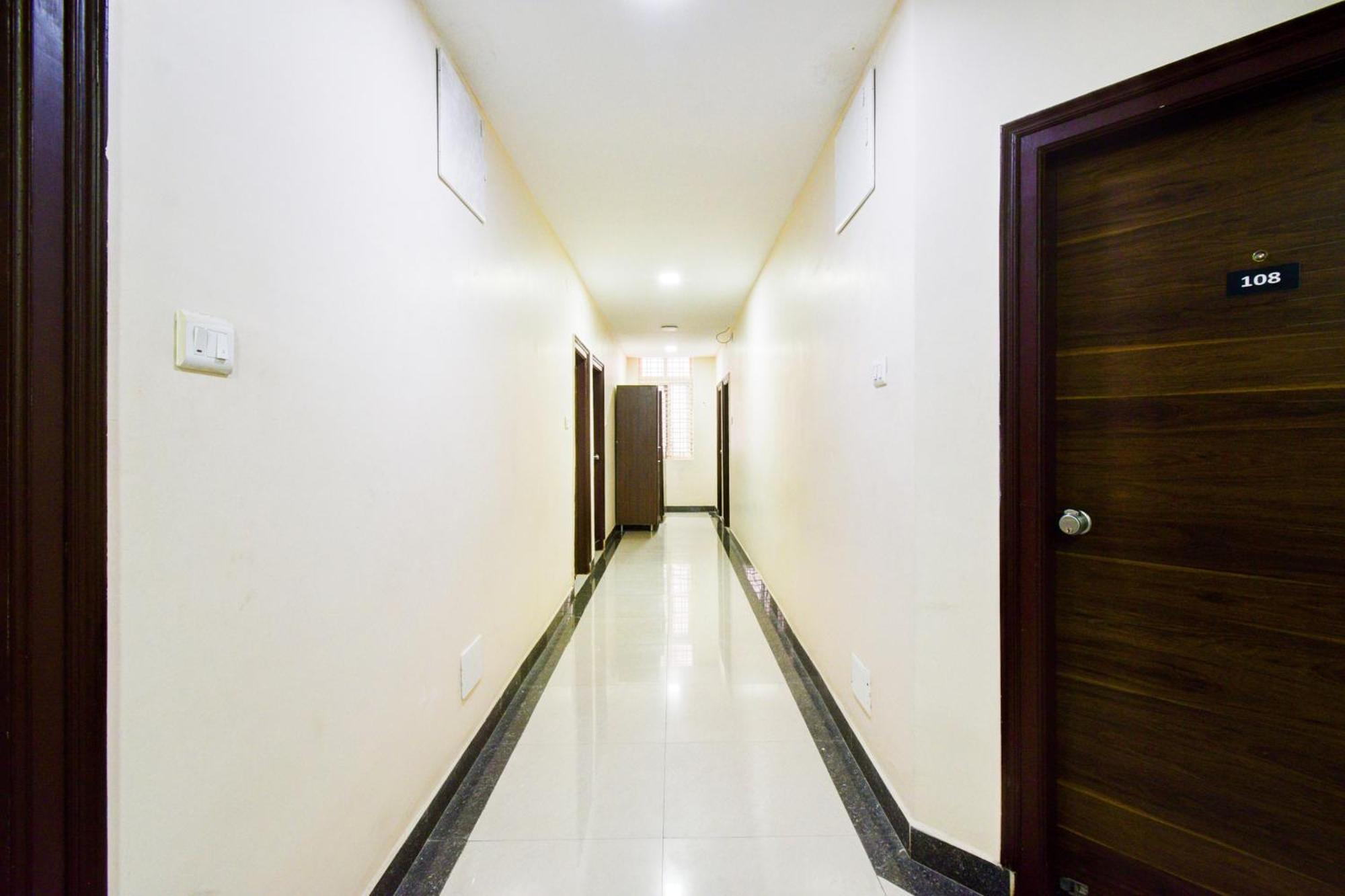 Super Collection O Madhapur Hotel Hyderabad Exterior photo